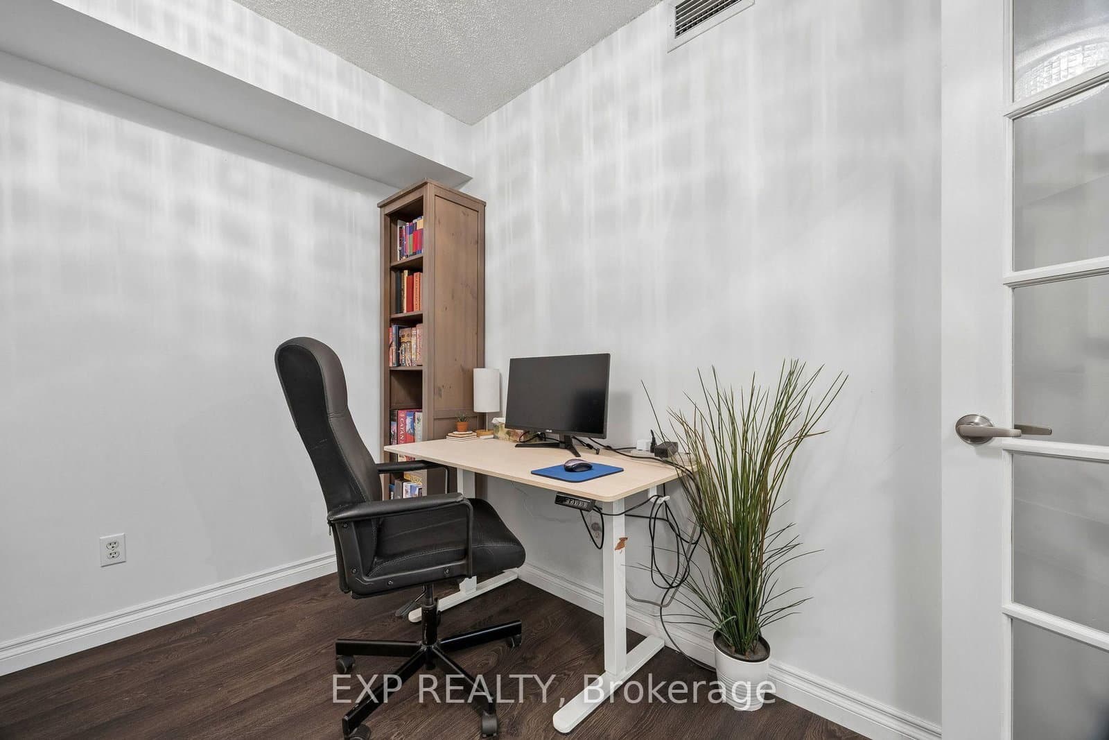 190 Manitoba Street, Unit 311 thumbnail 18