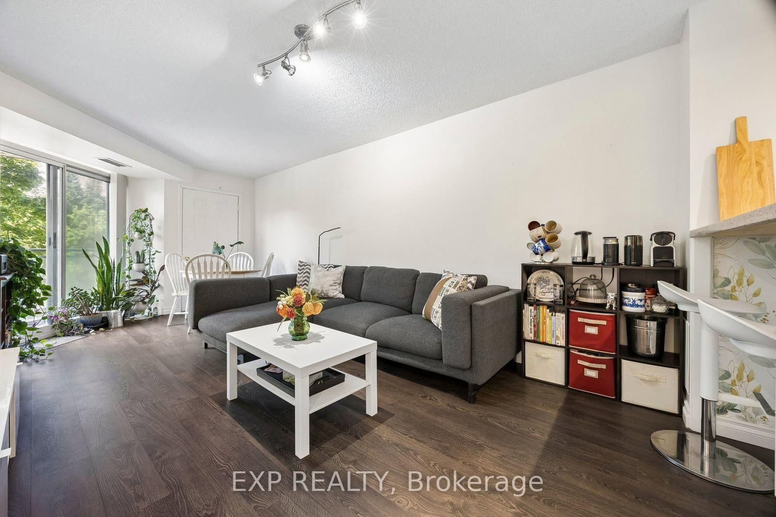 190 Manitoba Street, Unit 311 thumbnail 4