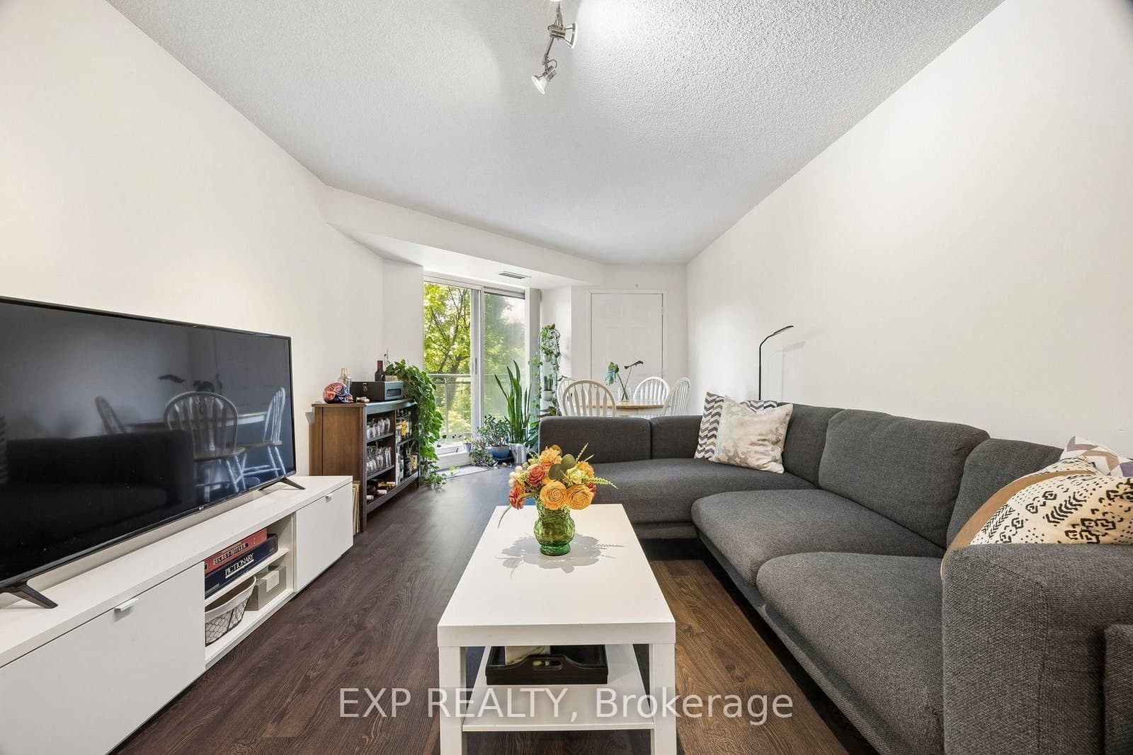 190 Manitoba Street, Unit 311 thumbnail 5