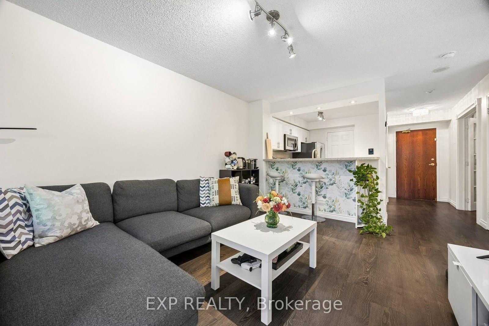 190 Manitoba Street, Unit 311 thumbnail 6