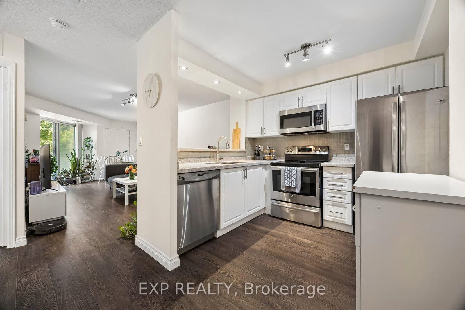 190 Manitoba Street, Unit 311 thumbnail 8