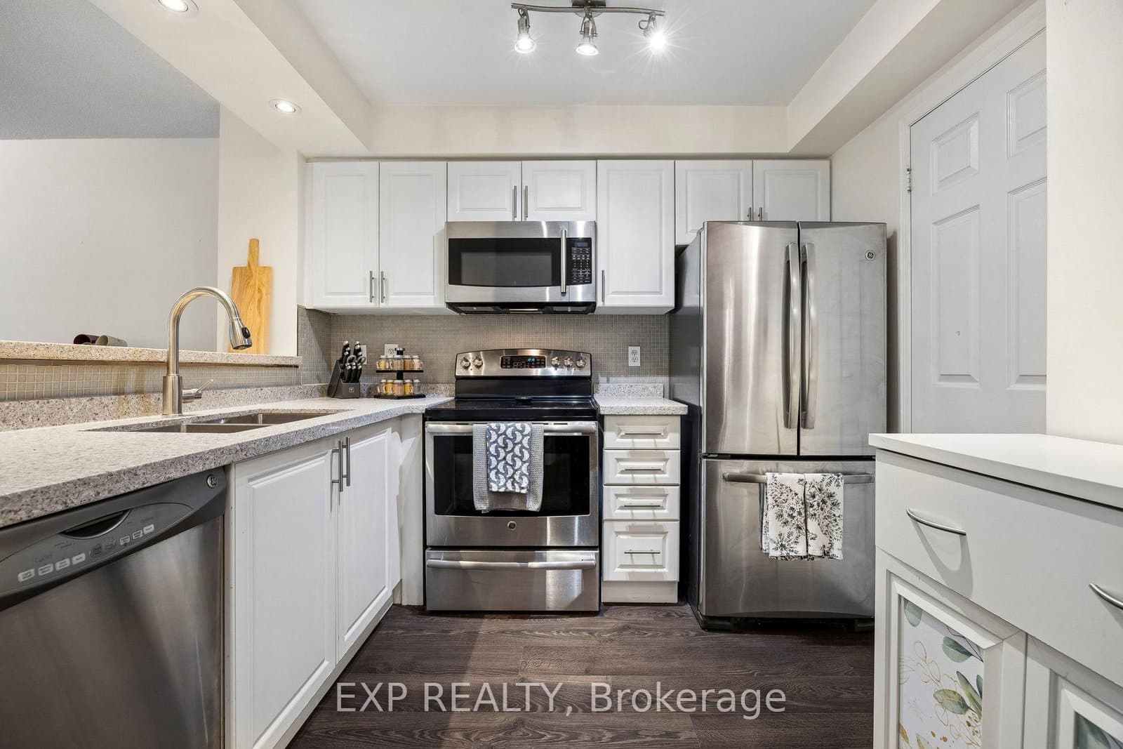 190 Manitoba Street, Unit 311 thumbnail 9