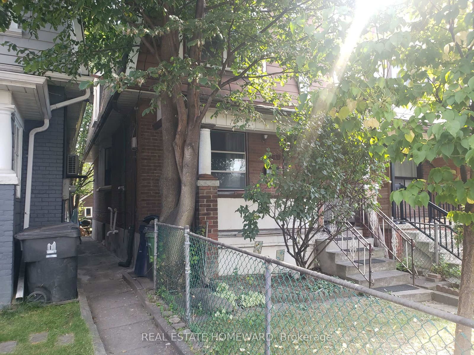 687 Dupont Street, Unit A (1st Flr) thumbnail 2