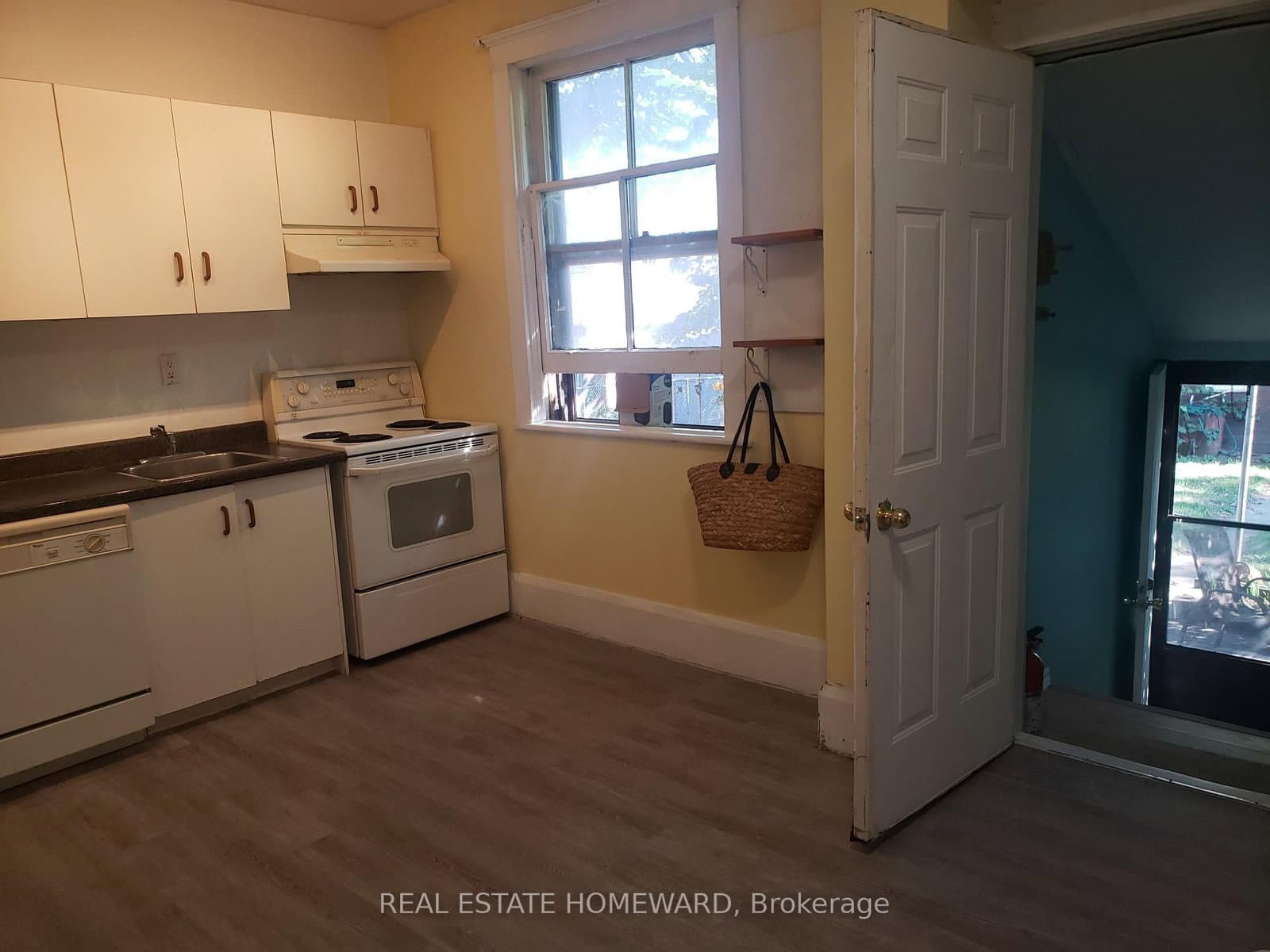 687 Dupont Street, Unit A (1st Flr) thumbnail 7