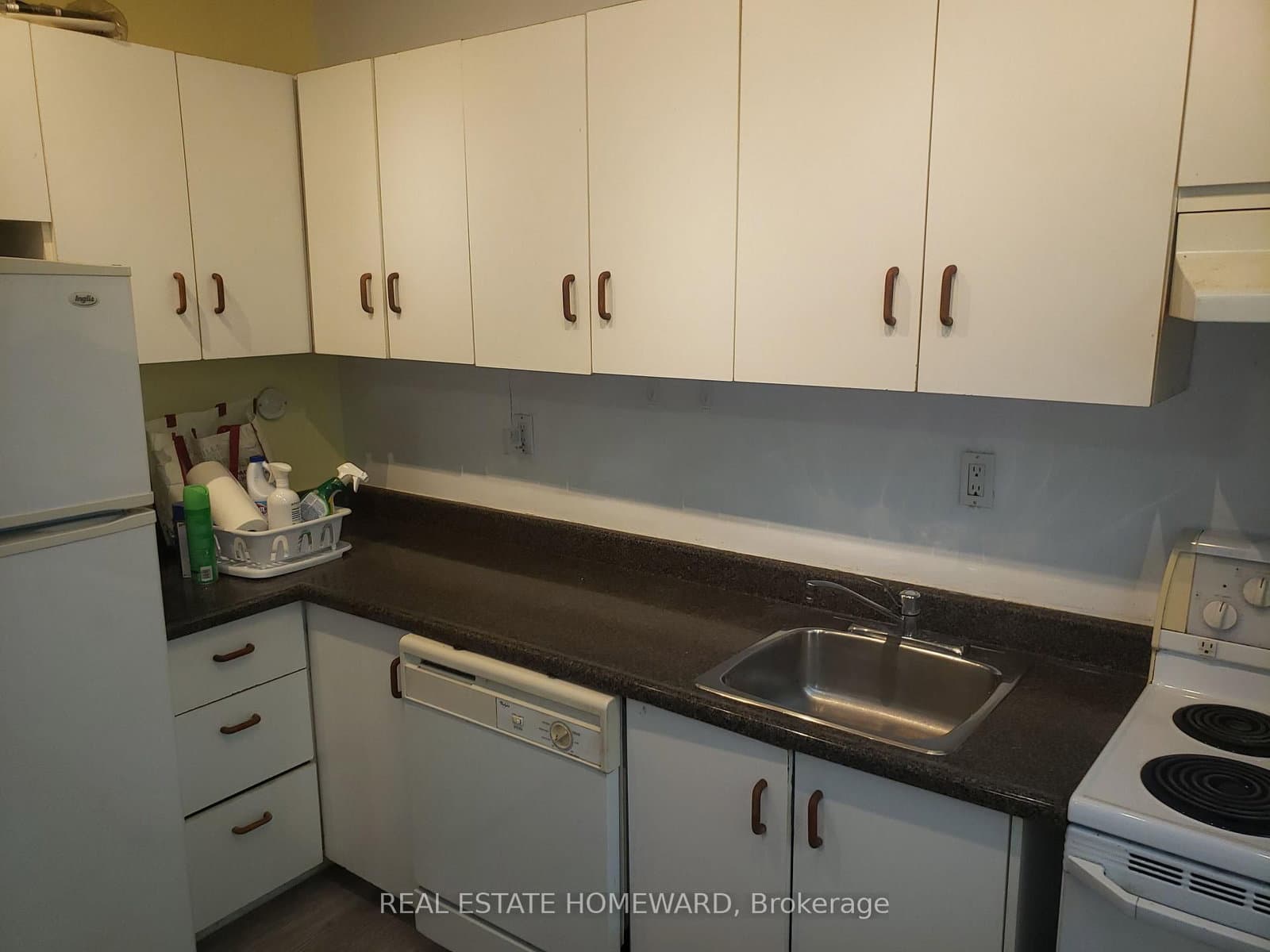 687 Dupont Street, Unit A (1st Flr) thumbnail 9