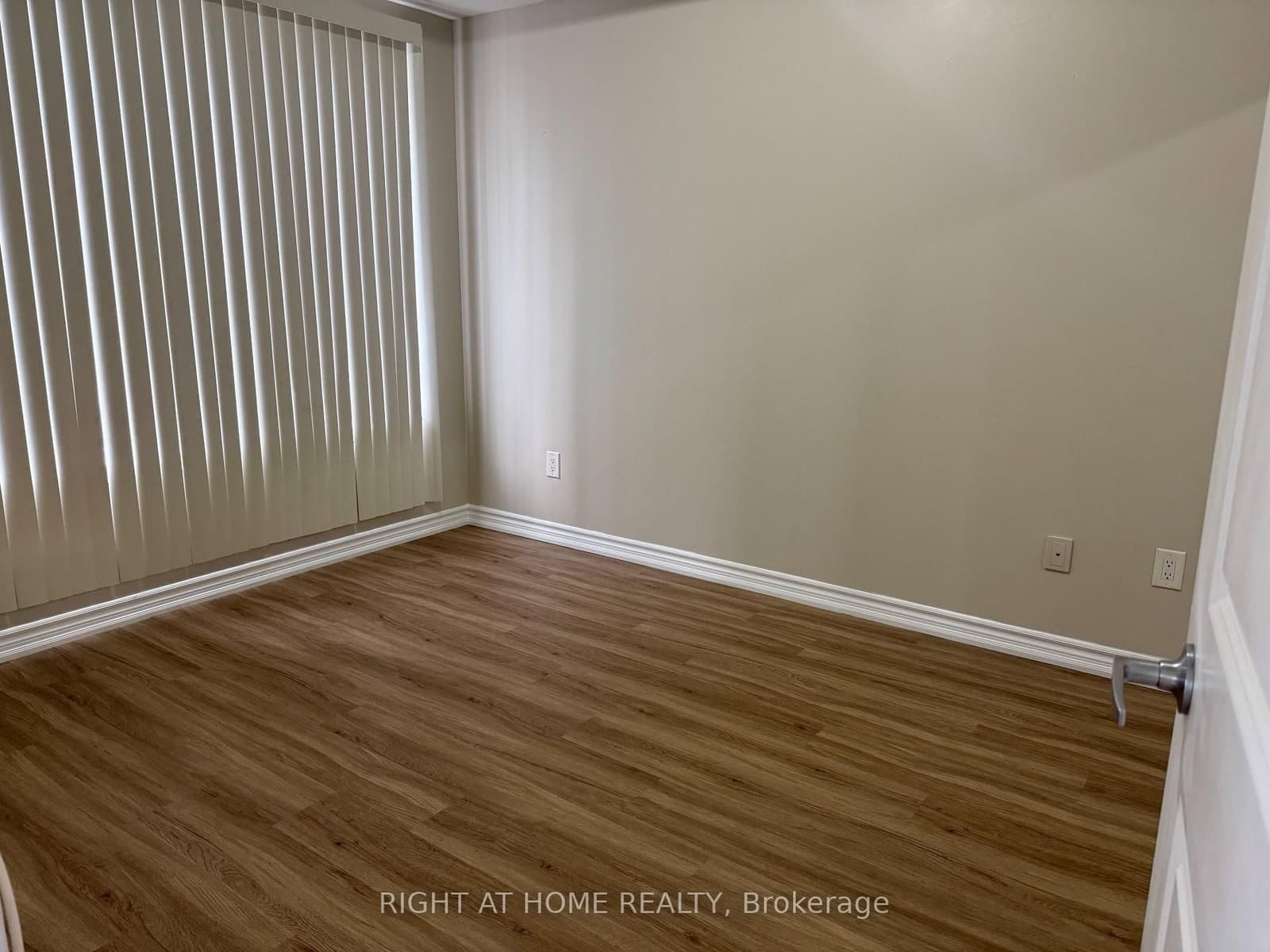 385 Prince Of Wales Drive, Unit 401 thumbnail 15