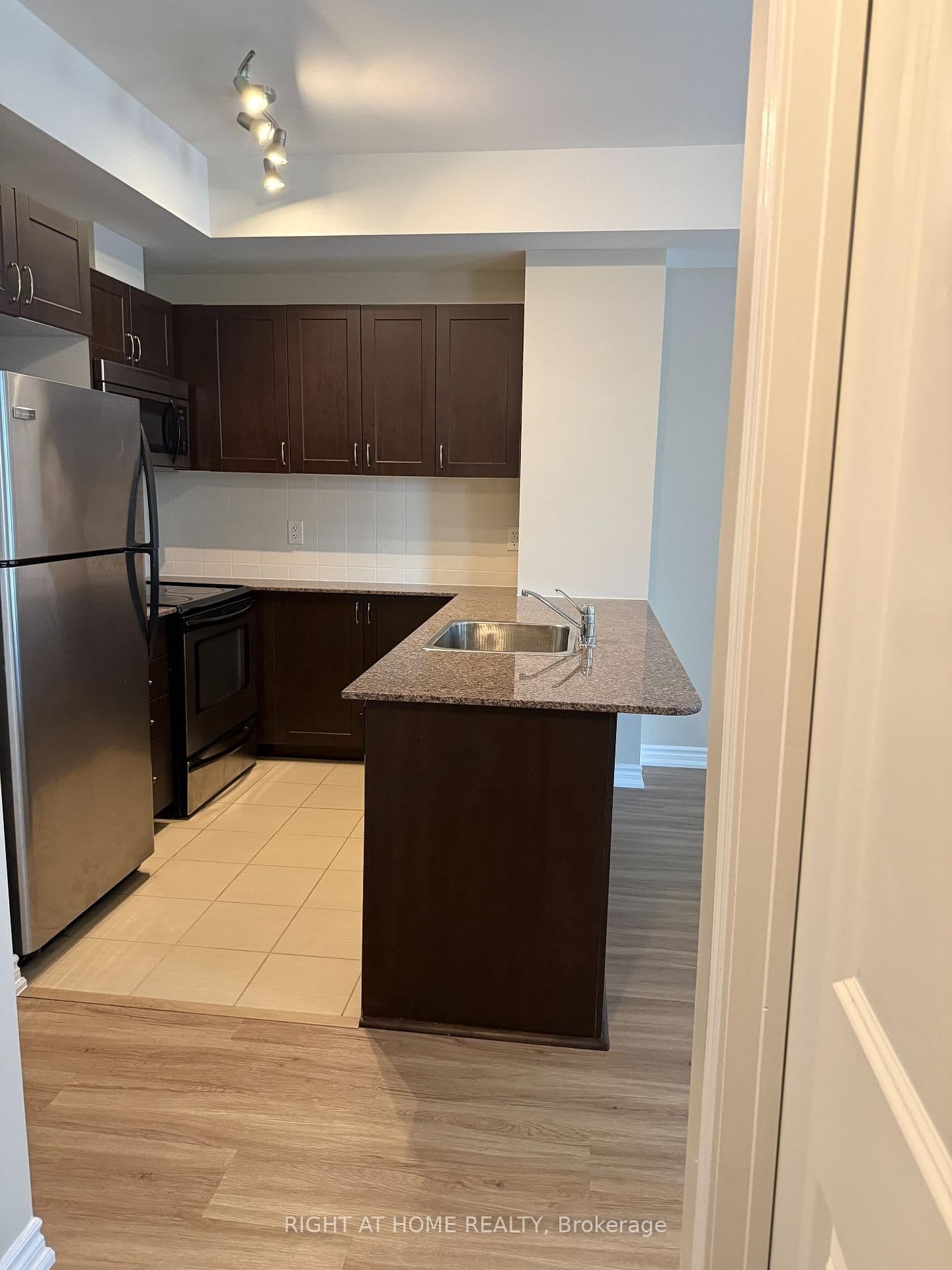 385 Prince Of Wales Drive, Unit 401 thumbnail 16