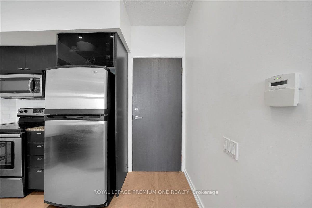 103 The Queensway, Unit 901 thumbnail 4