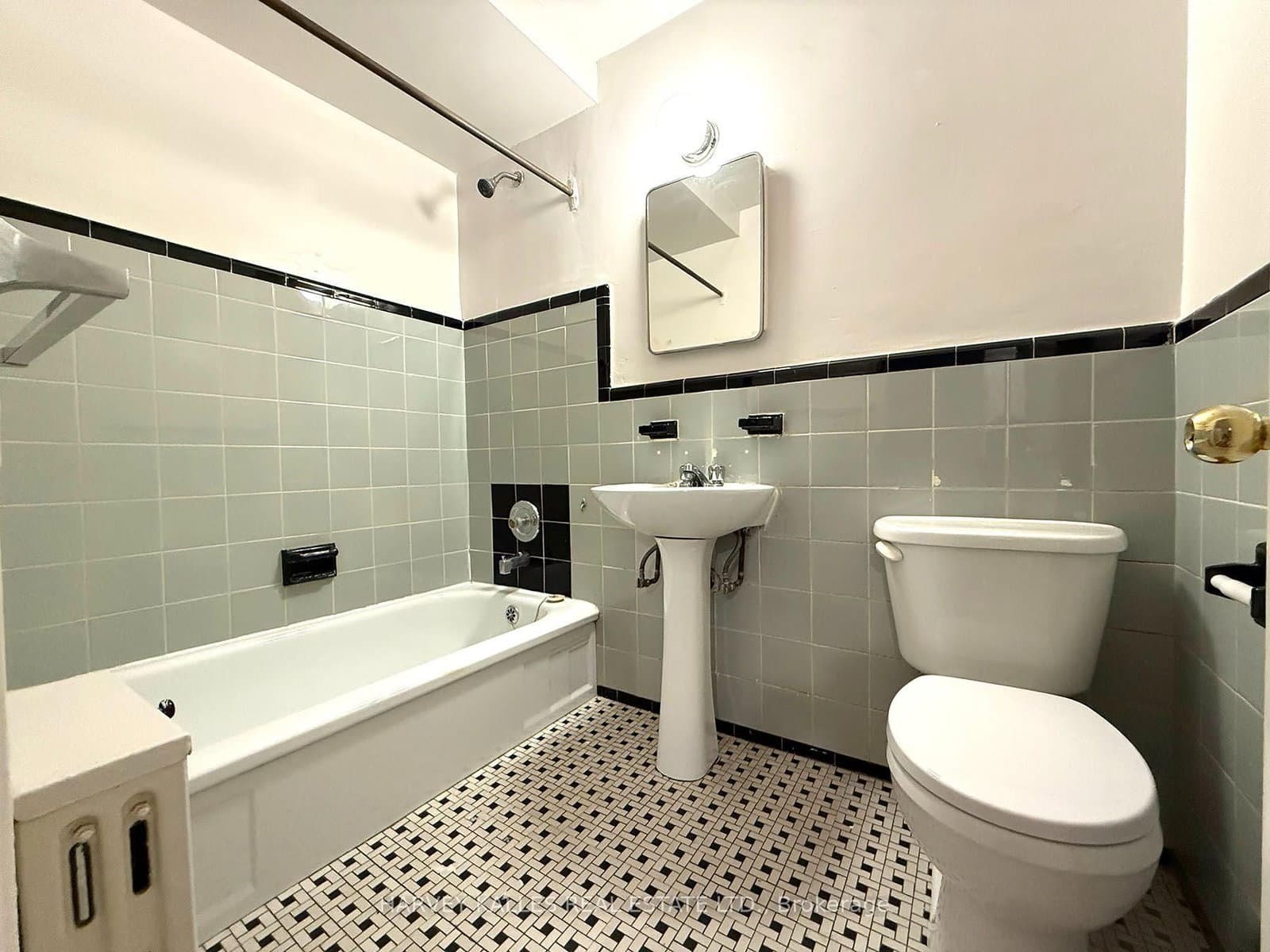 1490 Eglinton Avenue W, Unit 407 thumbnail 6