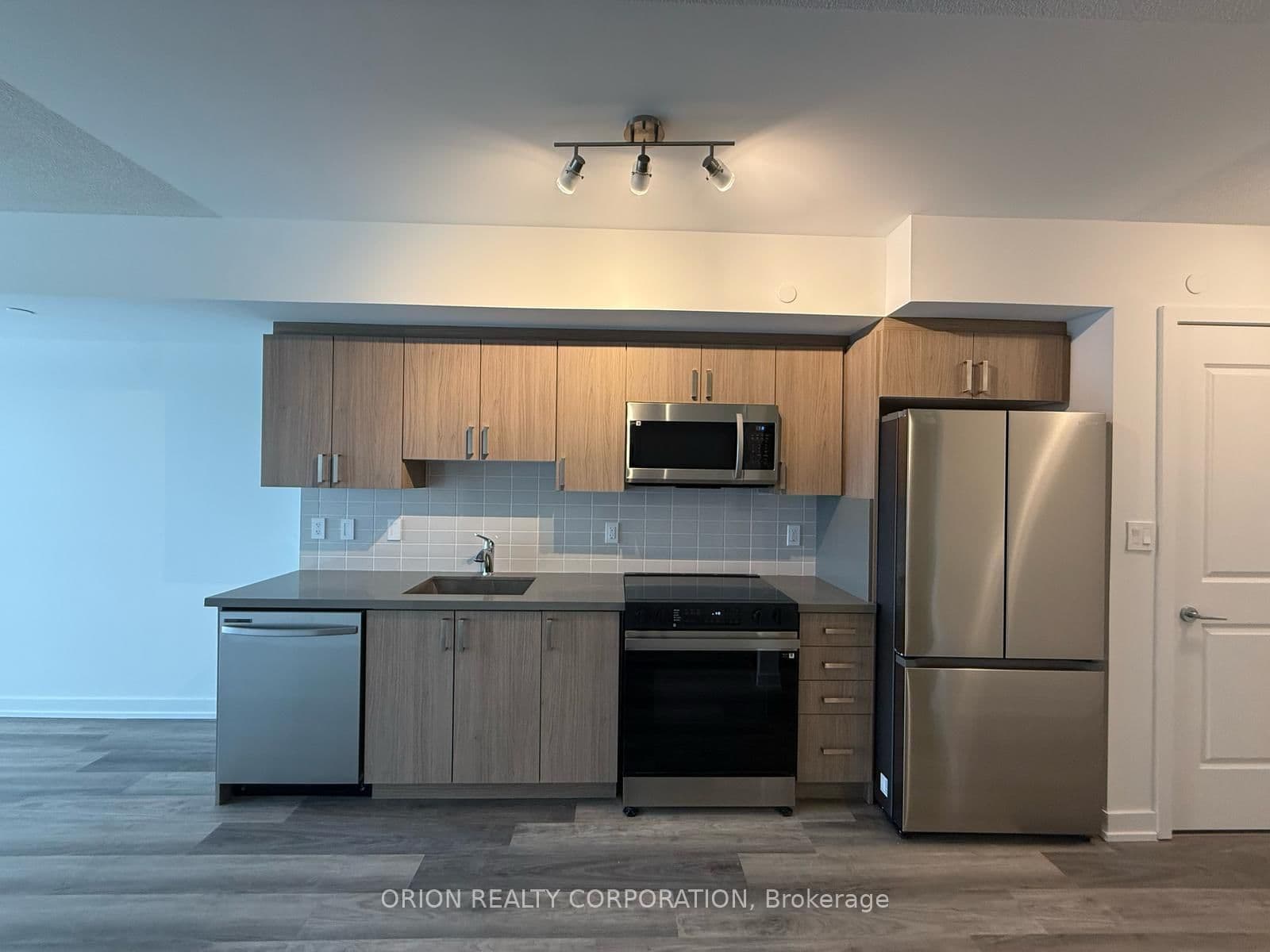 556 Marlee Avenue, Unit 431 thumbnail 5