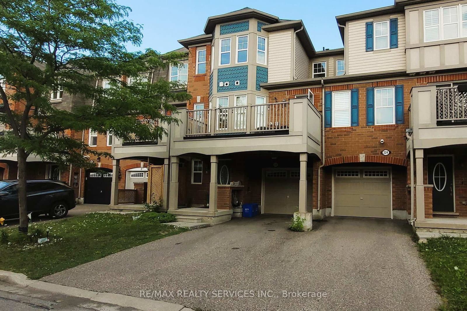 222 Mortimer Crescent - Image 1