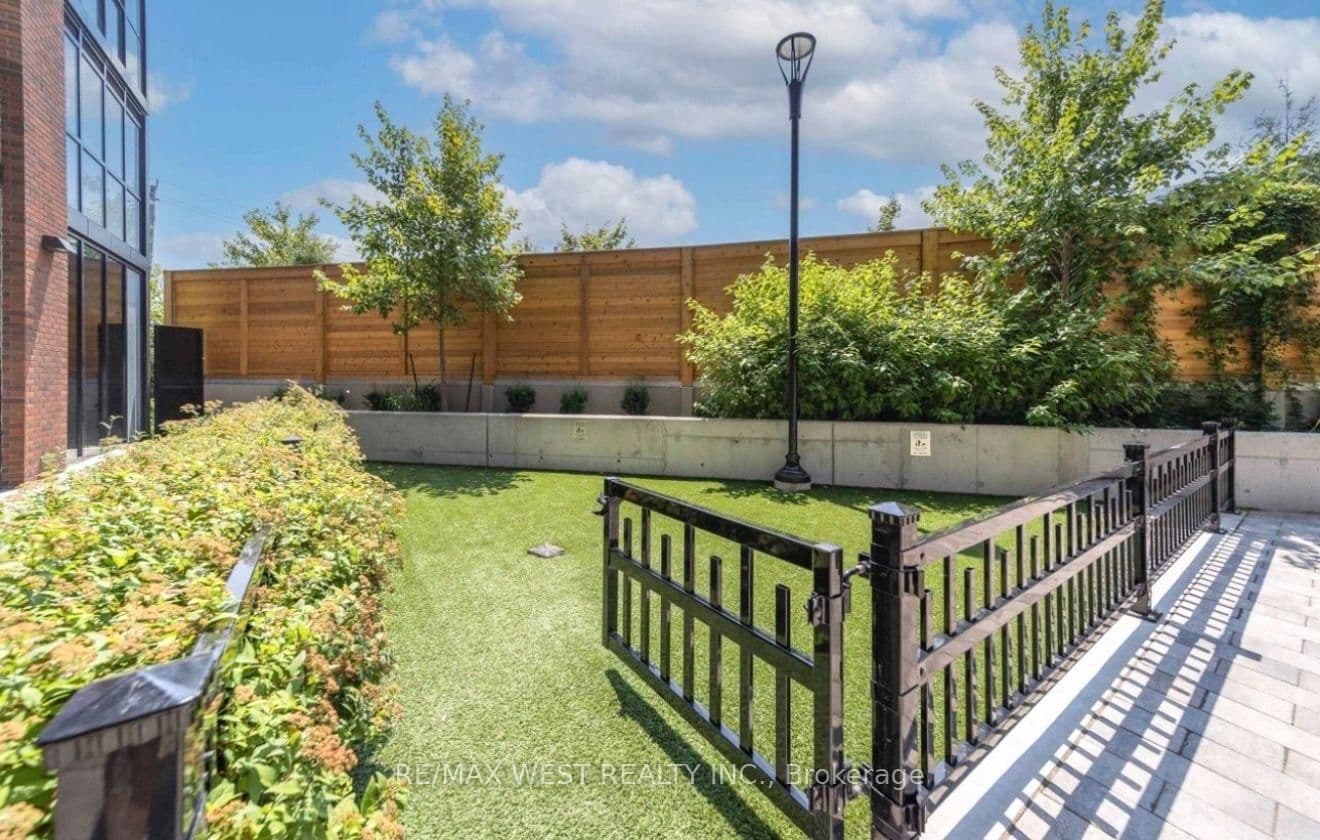 2300 St Clair Avenue W, Unit 211 thumbnail 11