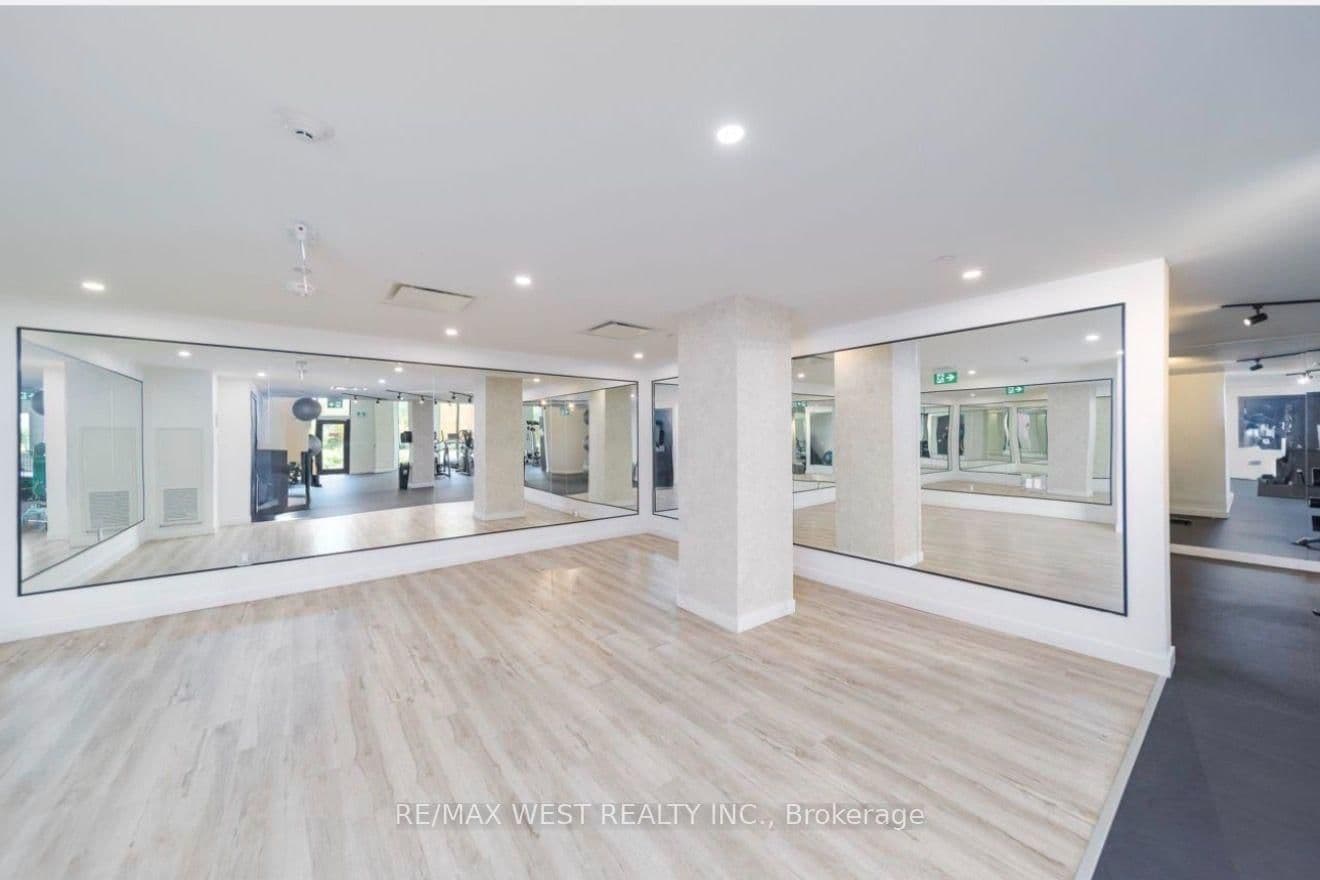 2300 St Clair Avenue W, Unit 211 thumbnail 13