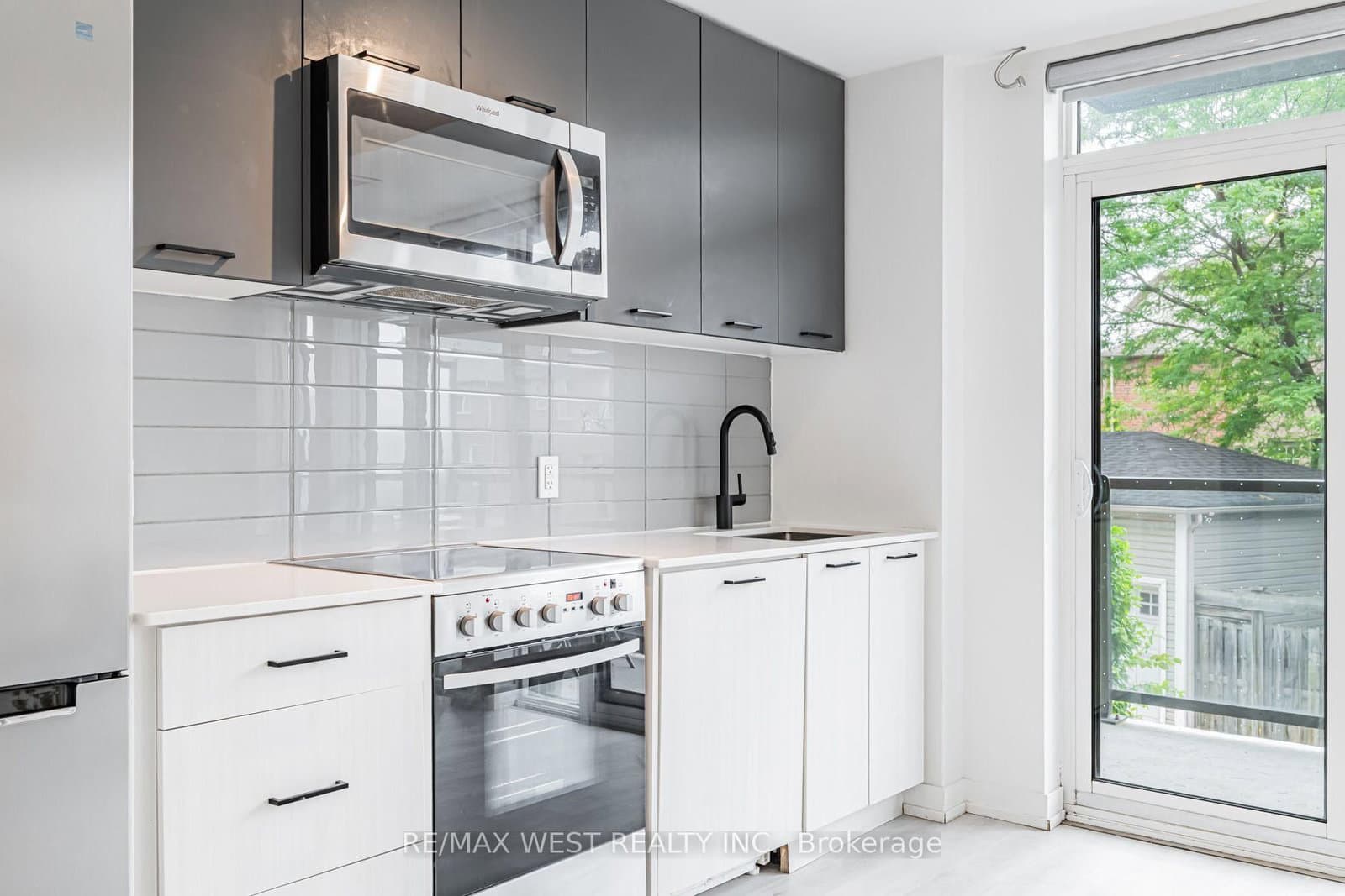 2300 St Clair Avenue W, Unit 211 thumbnail 3