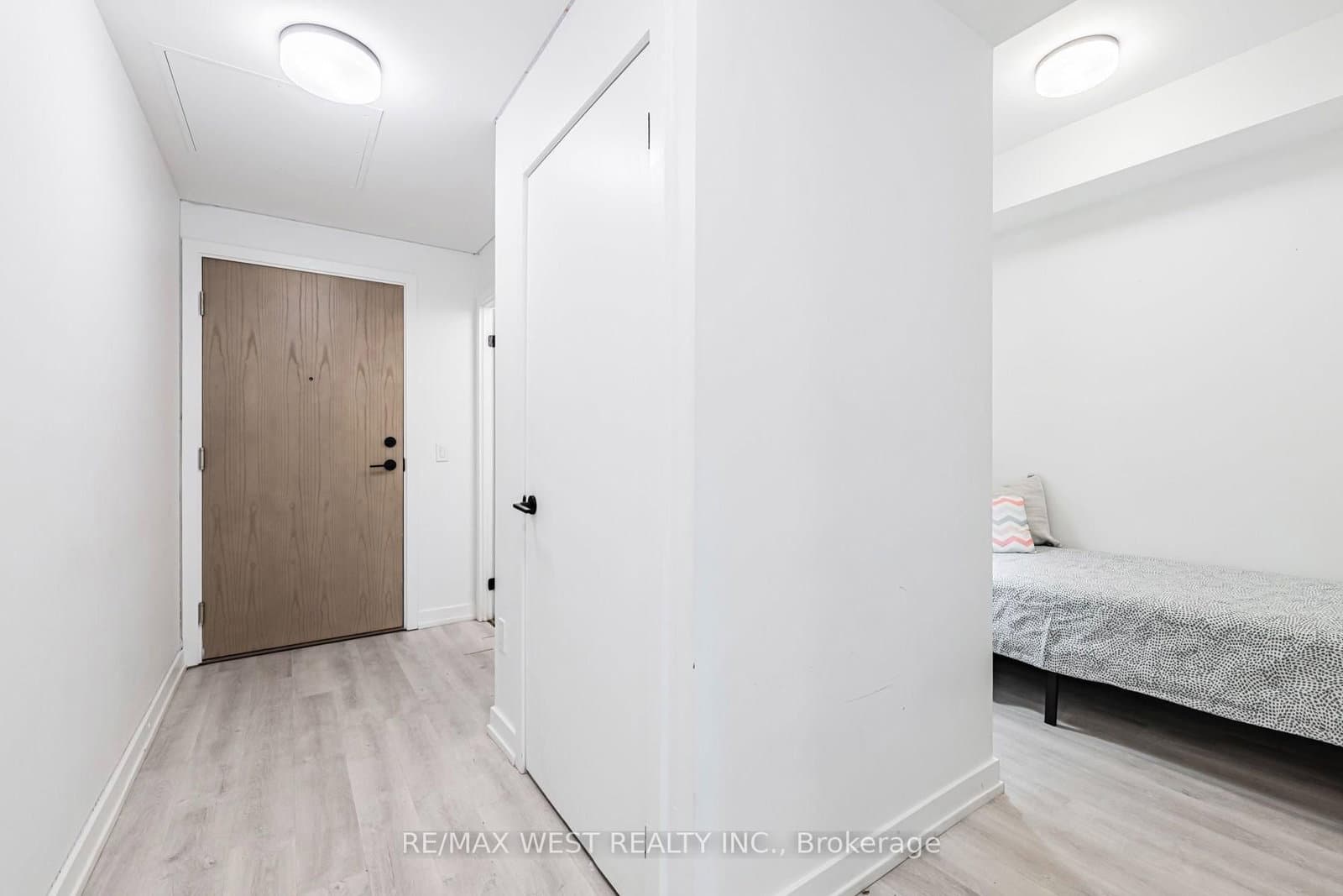 2300 St Clair Avenue W, Unit 211 thumbnail 6