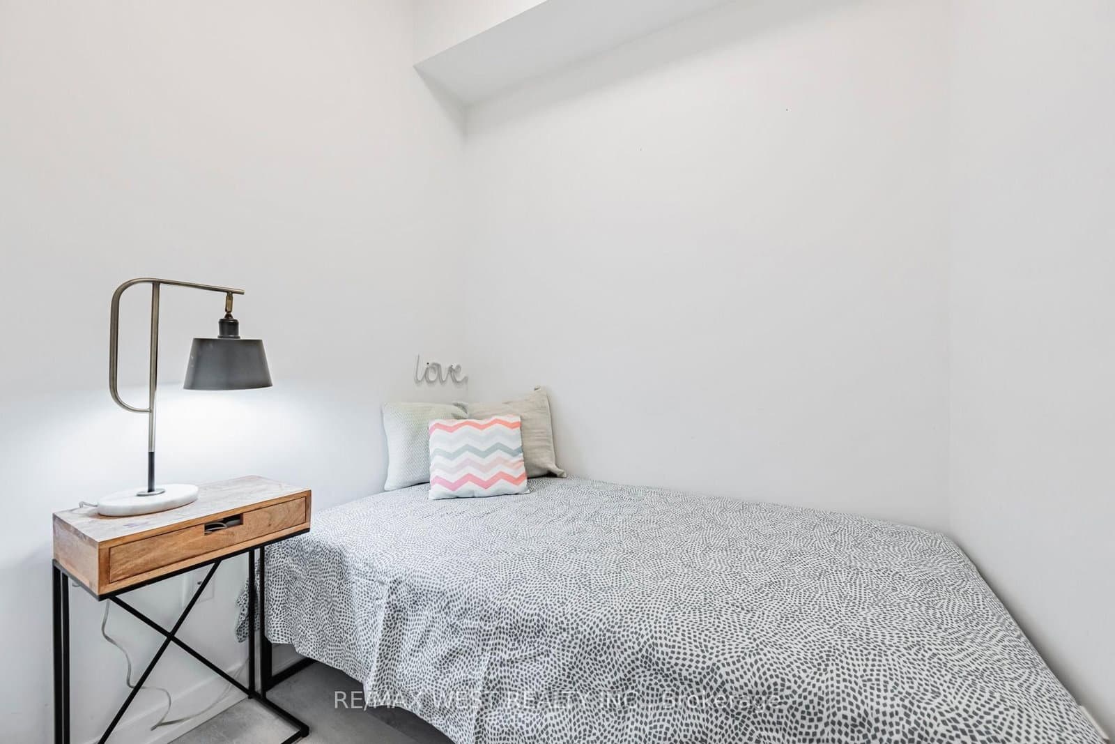 2300 St Clair Avenue W, Unit 211 thumbnail 7