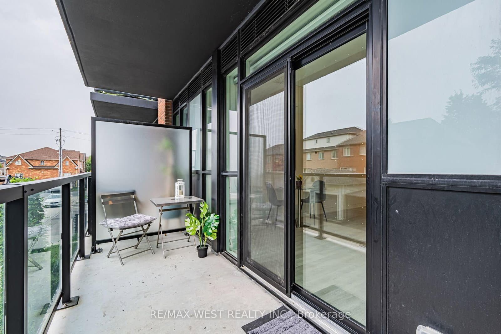 2300 St Clair Avenue W, Unit 211 thumbnail 9