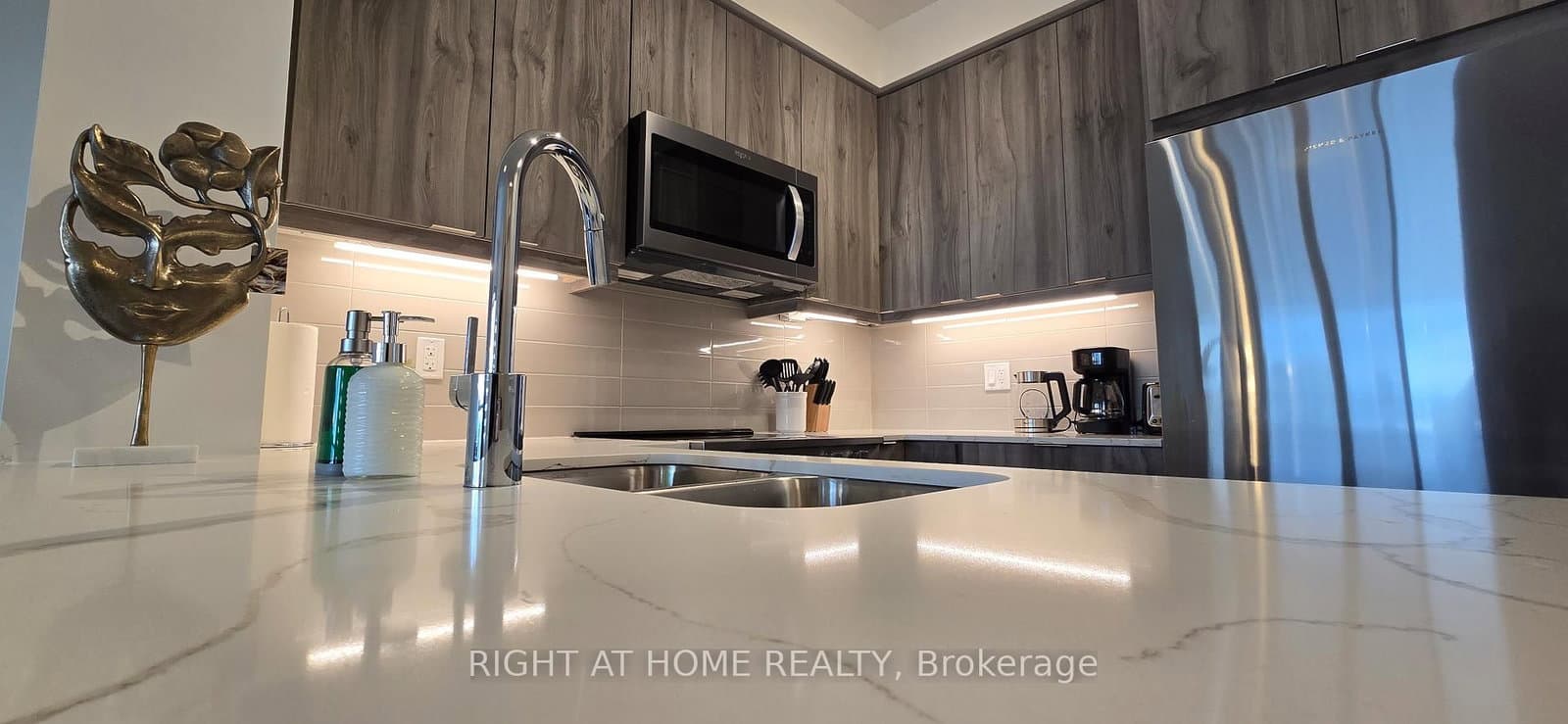 15 Watergarden Drive, Unit 2302 thumbnail 17
