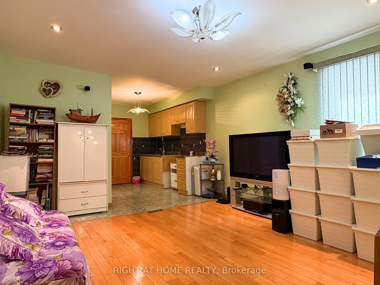 785 Lansdowne Avenue thumbnail 18