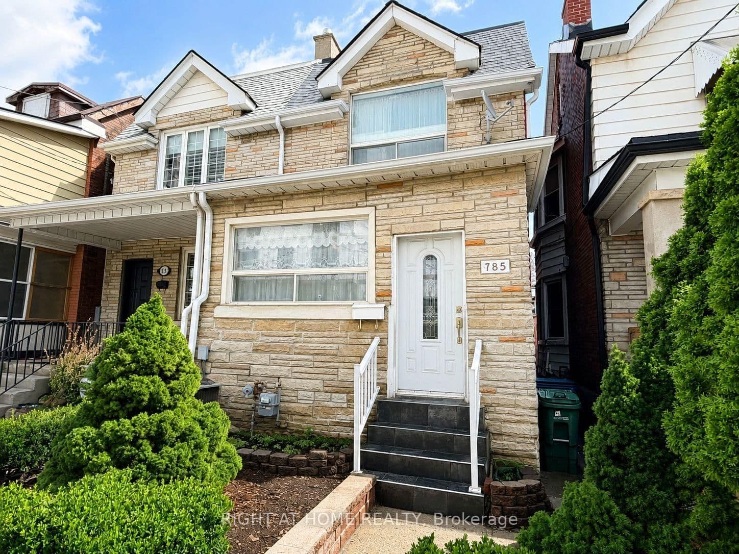 785 Lansdowne Avenue thumbnail 2