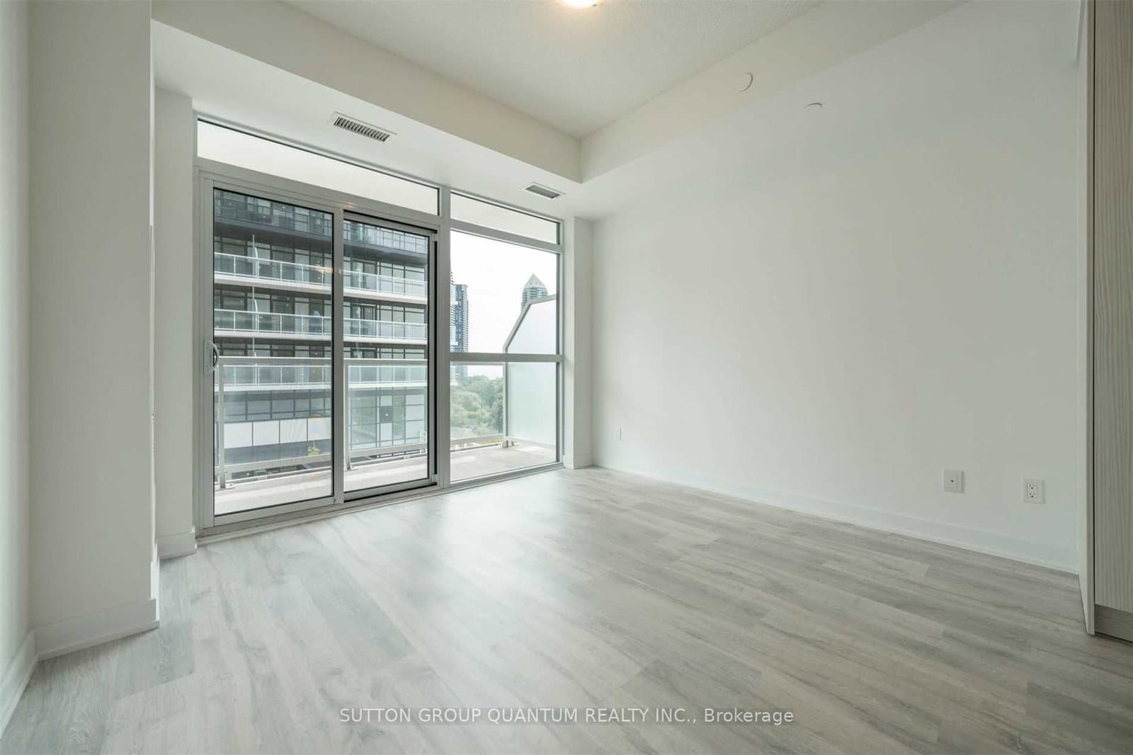 251 Manitoba Street, Unit 614 thumbnail 4