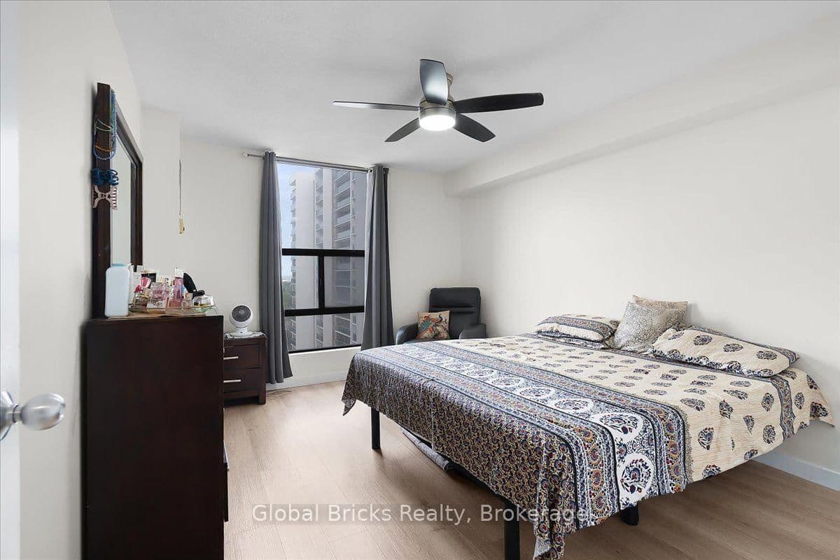 17 Knightsbridge Road, Unit 1103 thumbnail 16