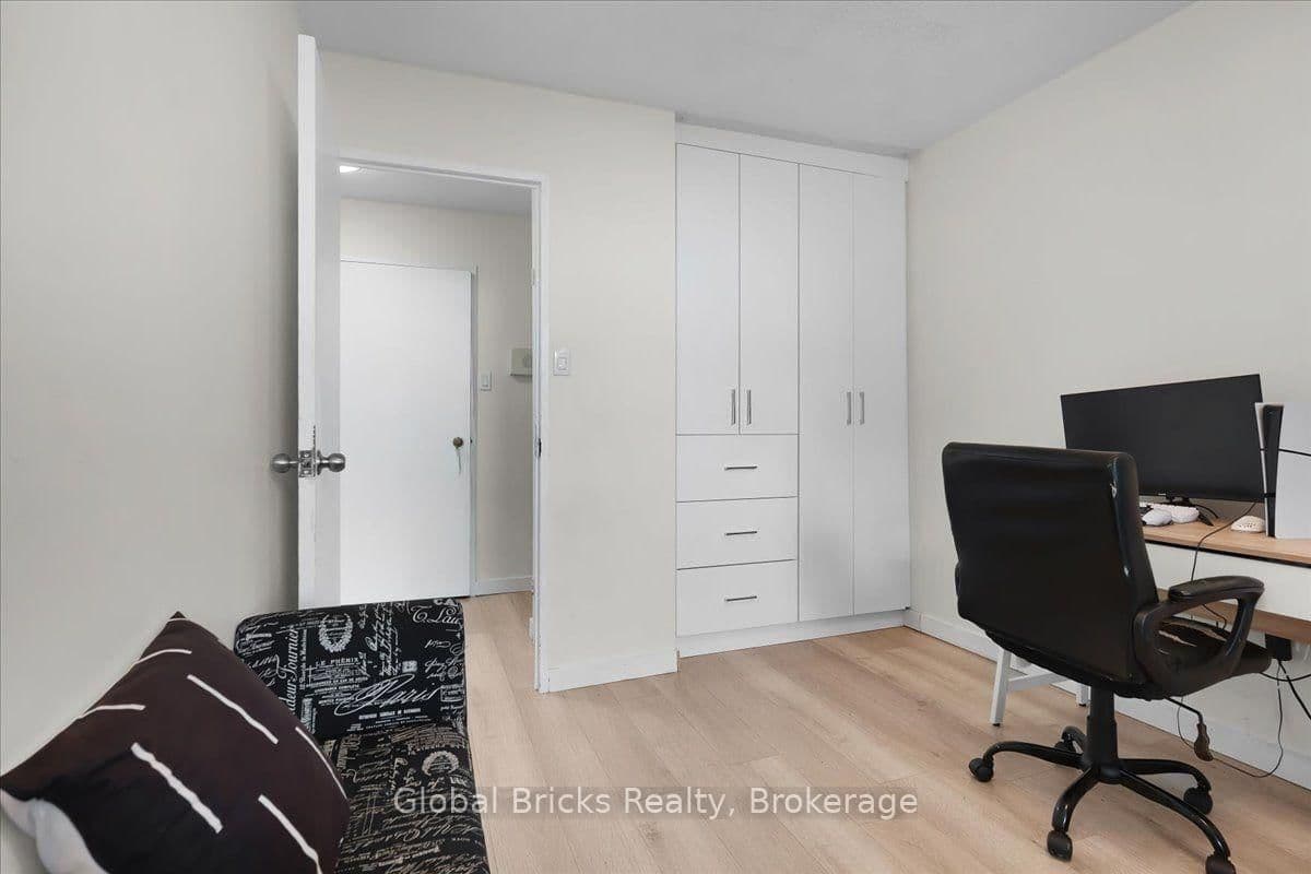 17 Knightsbridge Road, Unit 1103 thumbnail 20
