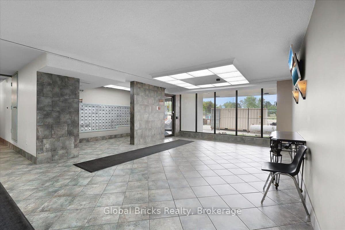 17 Knightsbridge Road, Unit 1103 thumbnail 3