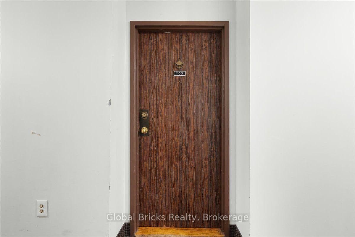 17 Knightsbridge Road, Unit 1103 thumbnail 5