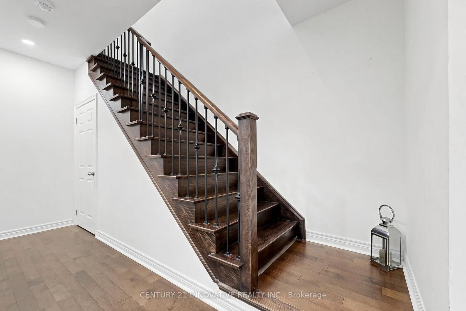 446 Bessborough Drive thumbnail 13