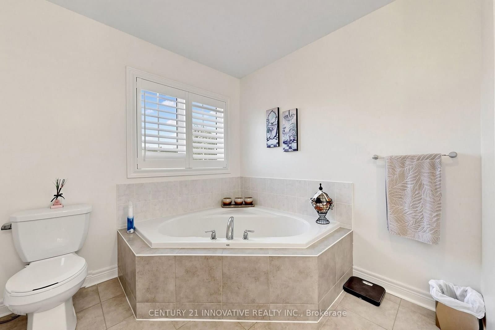 446 Bessborough Drive thumbnail 21