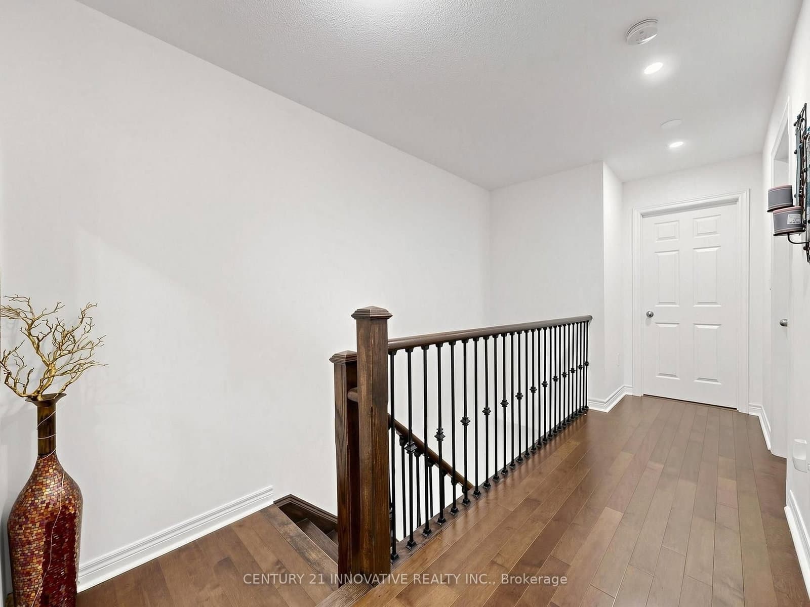 446 Bessborough Drive thumbnail 23