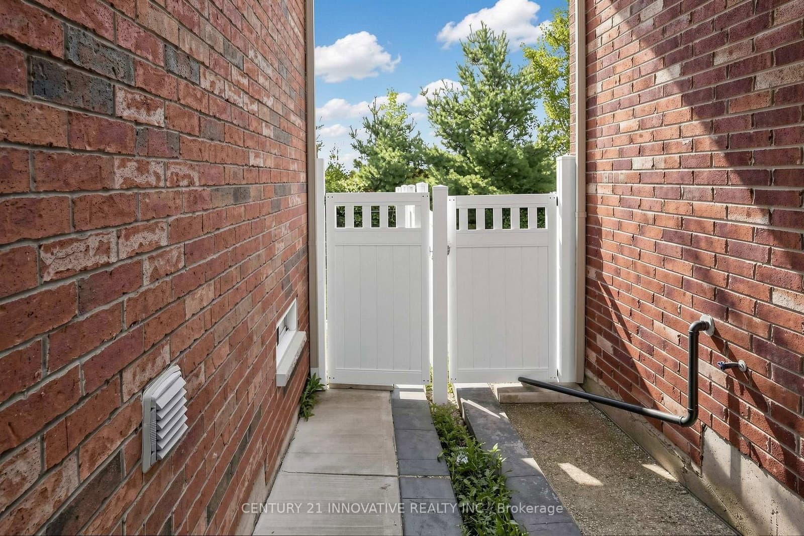 446 Bessborough Drive thumbnail 32