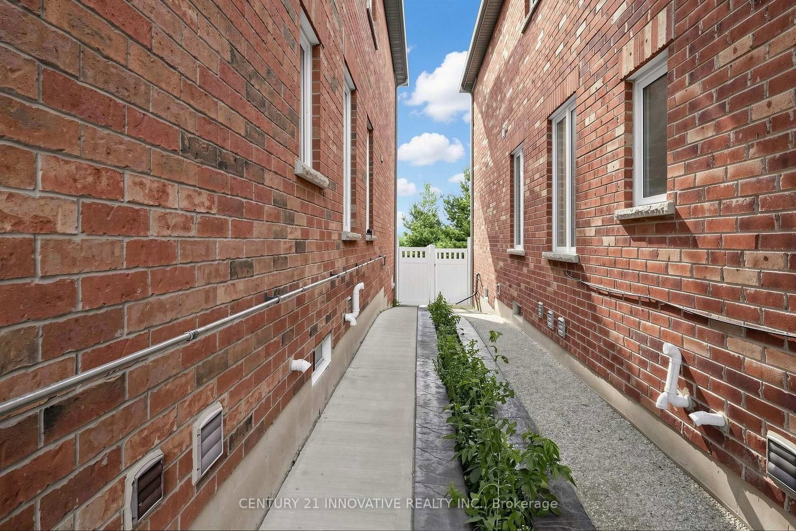 446 Bessborough Drive thumbnail 33