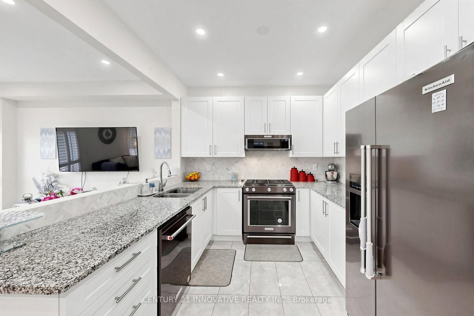 446 Bessborough Drive thumbnail 8