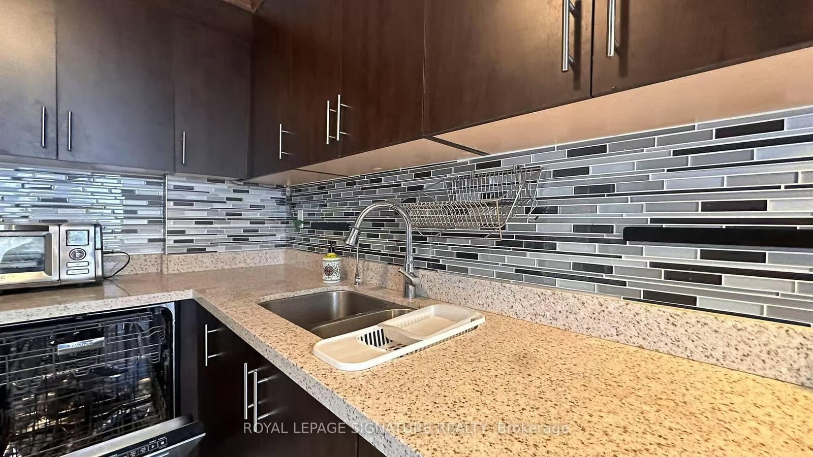 2121 Roche Court, Unit 109 thumbnail 6