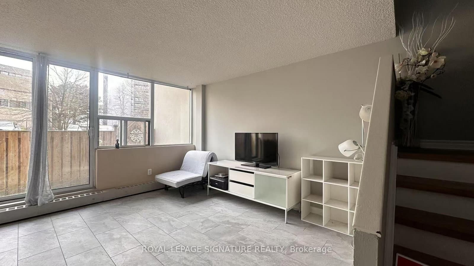 2121 Roche Court, Unit 109 thumbnail 9