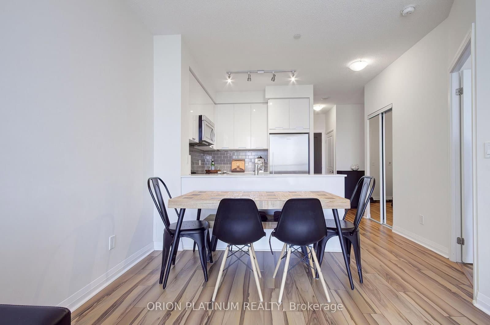 55 Eglinton Avenue, Unit 2003 thumbnail 13