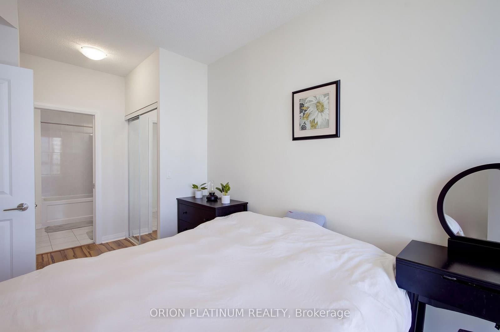 55 Eglinton Avenue, Unit 2003 thumbnail 23