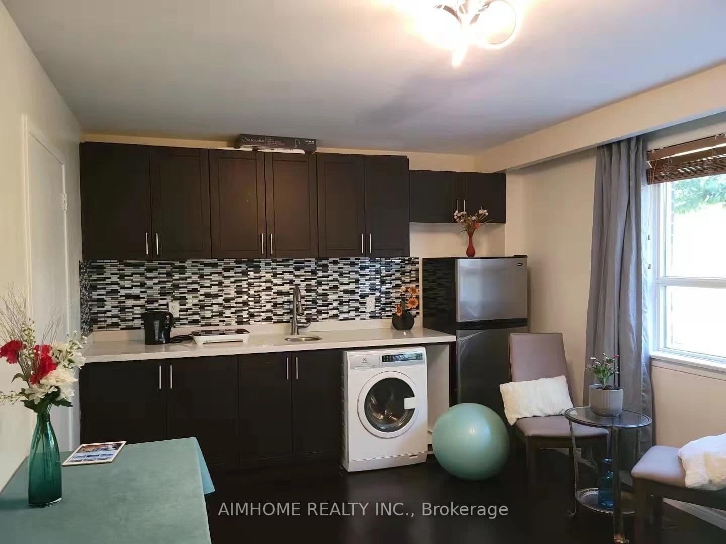 68 Claver Avenue S, Unit #1 thumbnail 2