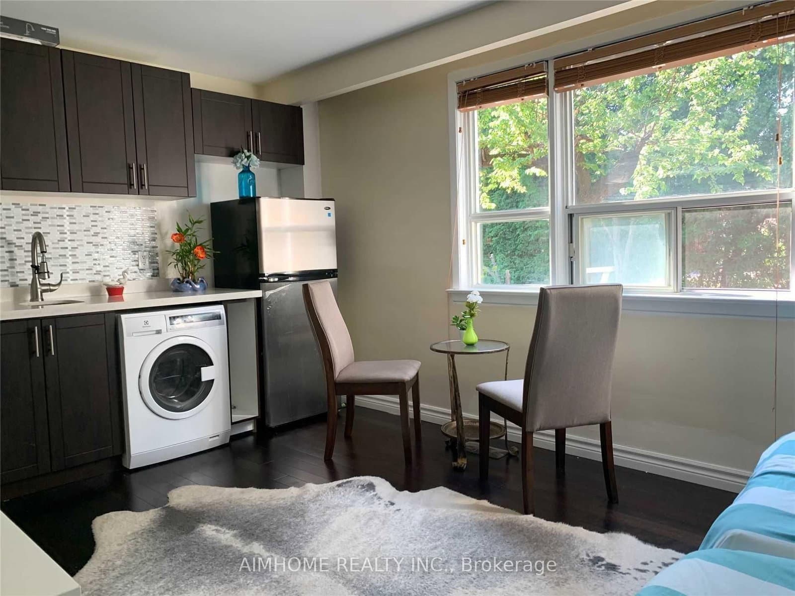 68 Claver Avenue S, Unit #1 thumbnail 3