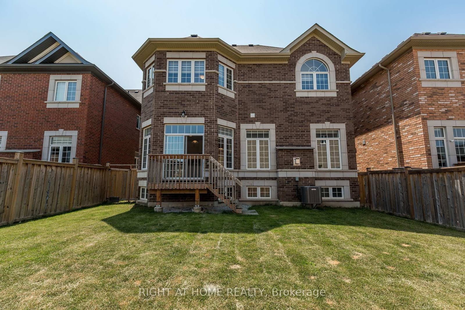 8 Monarch Drive thumbnail 44