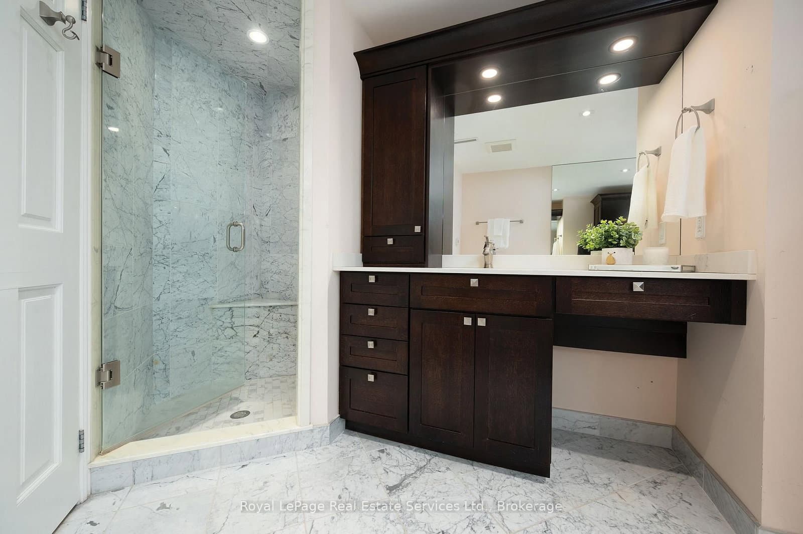 100 Lakeshore Road E, Unit 1105 thumbnail 20