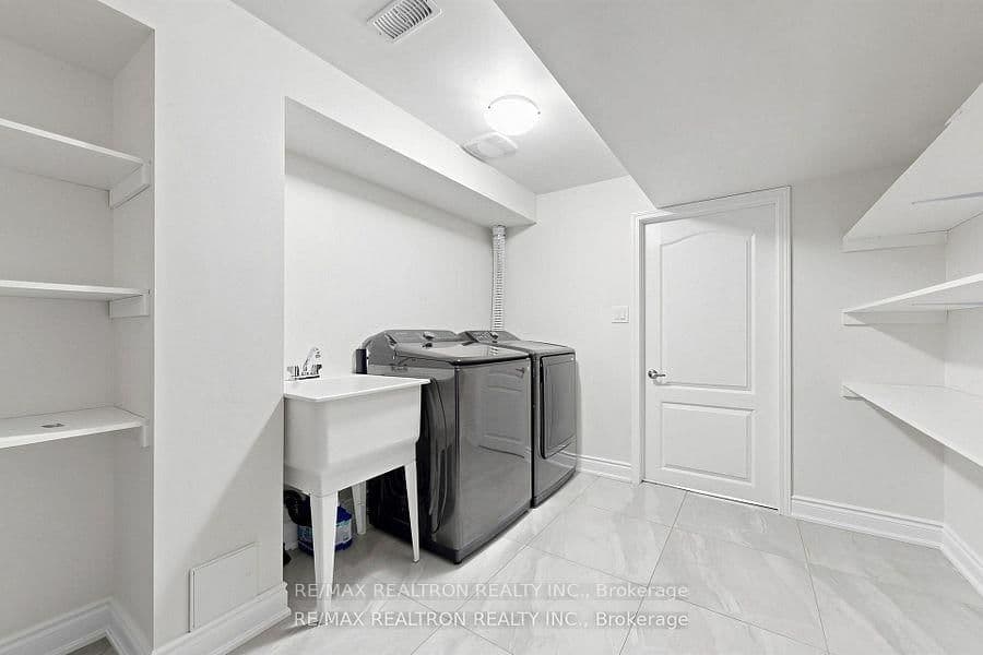 54 Panama Place thumbnail 38