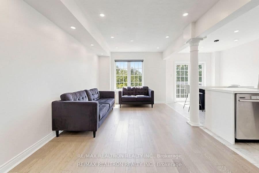54 Panama Place thumbnail 4