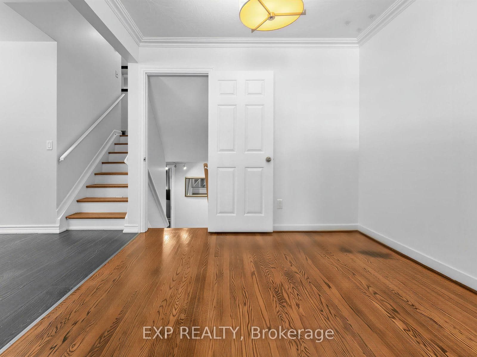 1586 Sandgate Crescent thumbnail 10