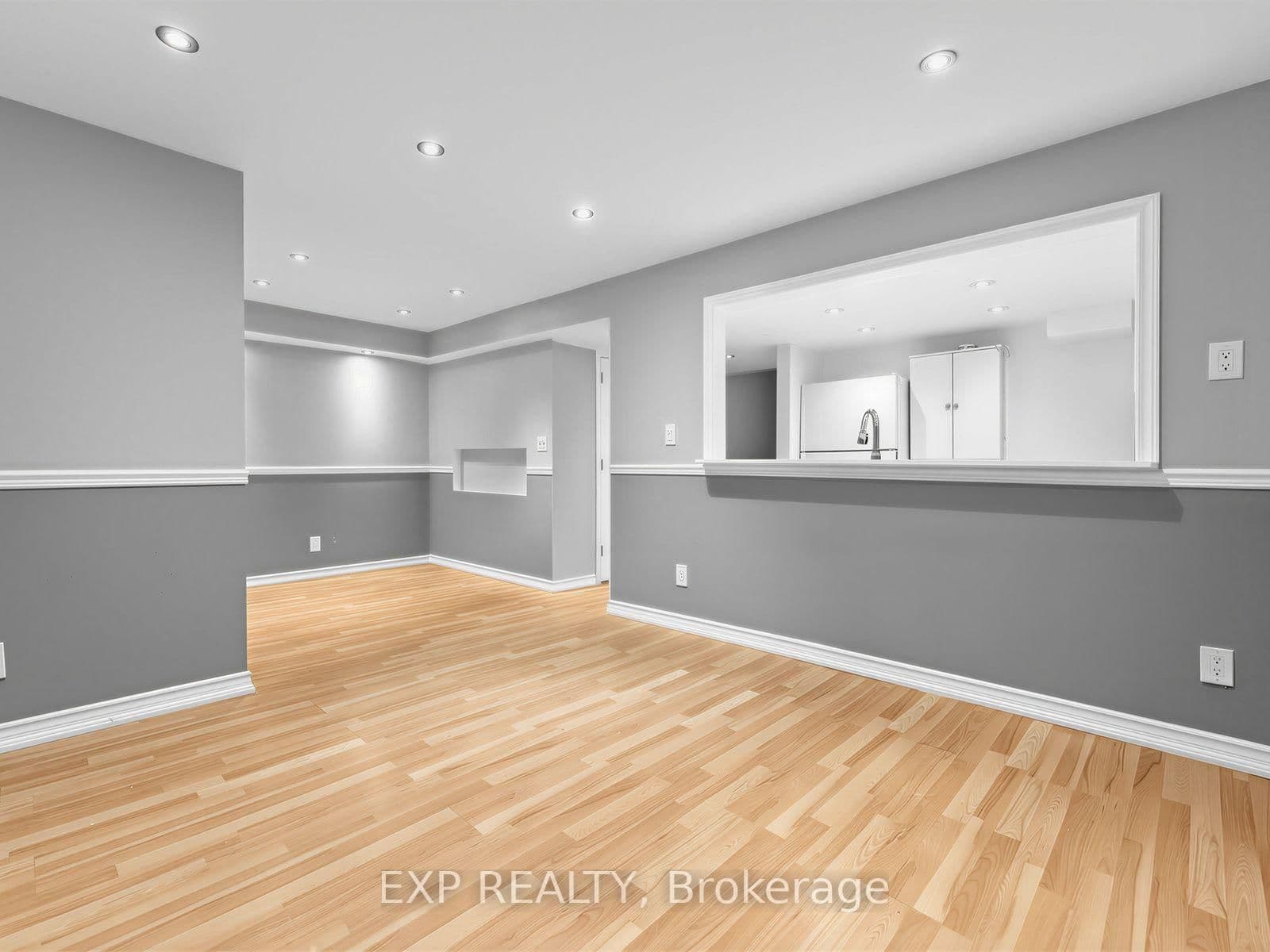 1586 Sandgate Crescent thumbnail 31