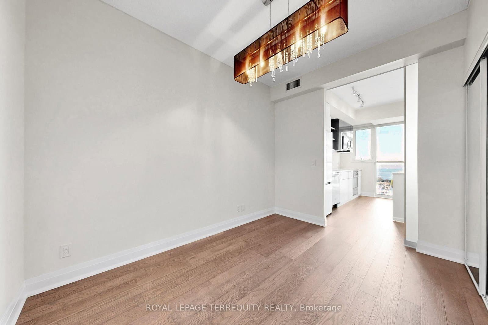 33 Shore Breeze Drive, Unit 3111 thumbnail 19