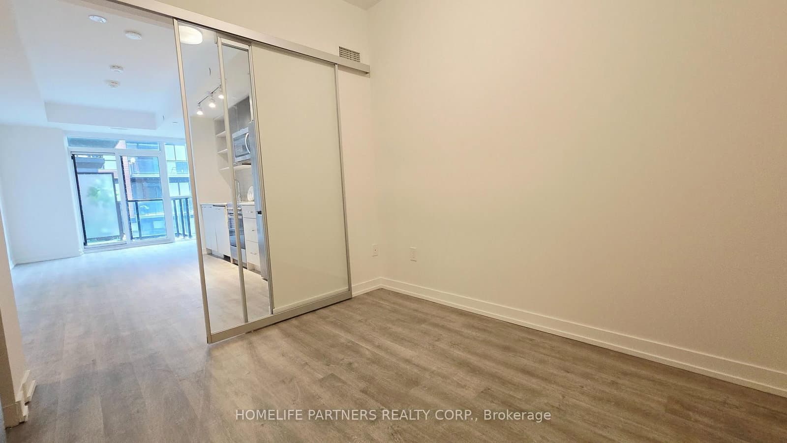 2300 St Clair Avenue W, Unit 414 thumbnail 7