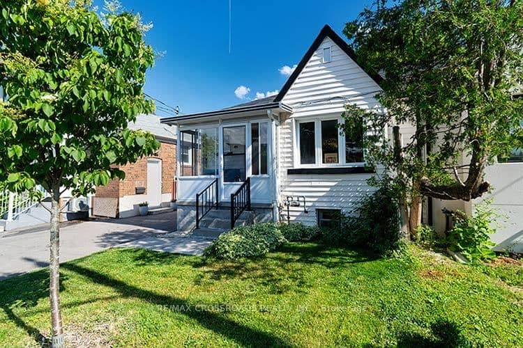 65 Manitoba Street thumbnail 3